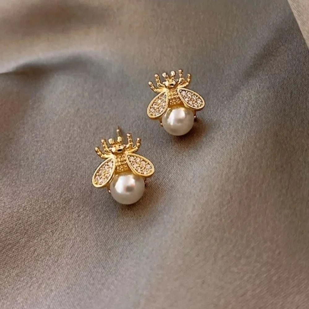 Bee Pearl Sterling Silver Stud Earrings - Picture 1 of 4